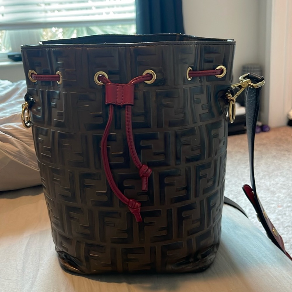 FENDI Mon Tresor bucket bag